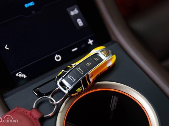 Porsche Taycan Turbo 2021 - Màu đỏ Carmine Red