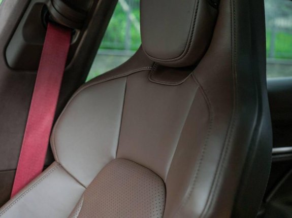 Porsche Taycan Turbo 2021 - Màu đỏ Carmine Red