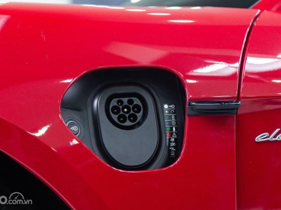 Porsche Taycan Turbo 2021 - Màu đỏ Carmine Red