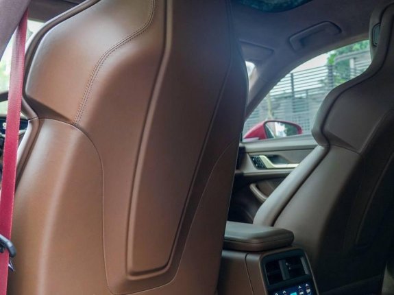 Porsche Taycan Turbo 2021 - Màu đỏ Carmine Red