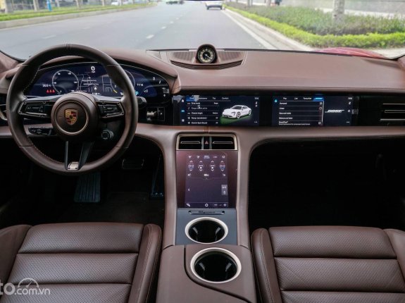 Porsche Taycan Turbo 2021 - Màu đỏ Carmine Red