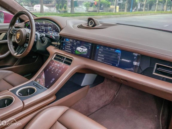 Porsche Taycan Turbo 2021 - Màu đỏ Carmine Red