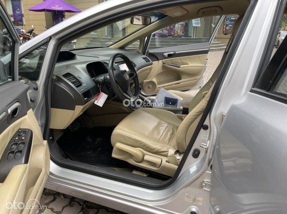 Honda Civic 1.8 AT 2011 - Màu bạc, còn đẹp