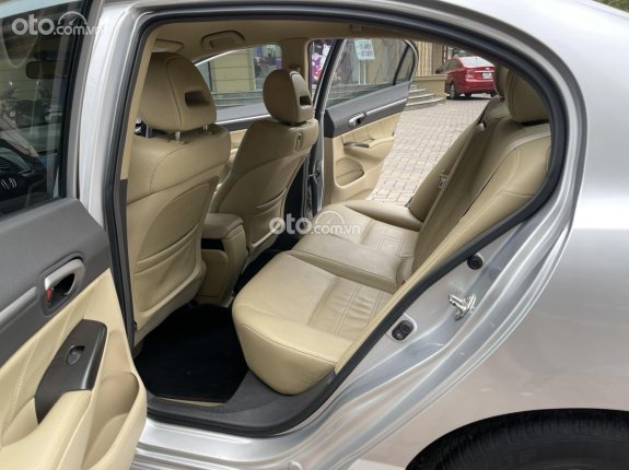 Honda Civic 1.8 AT 2011 - Màu bạc, còn đẹp