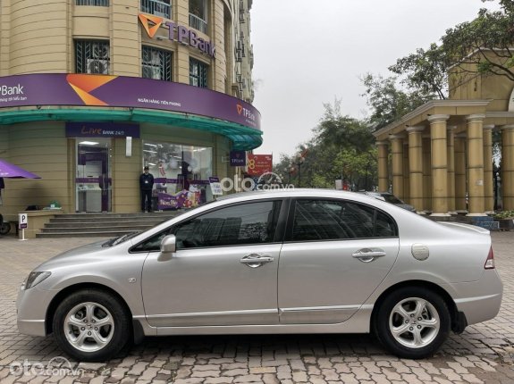 Honda Civic 1.8 AT 2011 - Màu bạc, còn đẹp
