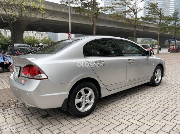 Honda Civic 1.8 AT 2011 - Màu bạc, còn đẹp