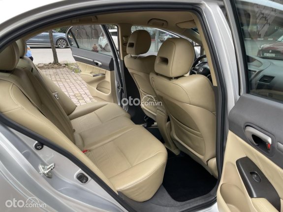 Honda Civic 1.8 AT 2011 - Màu bạc, còn đẹp