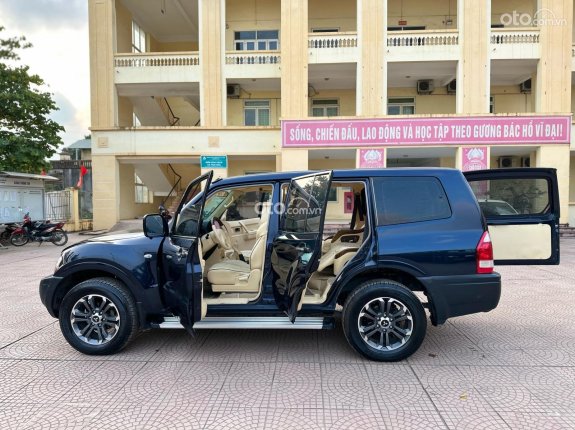 Mitsubishi Pajero 3.0 V6 2004 - 2 cầu nhập Nhật Bản V73, đã độ Limosine cực chất