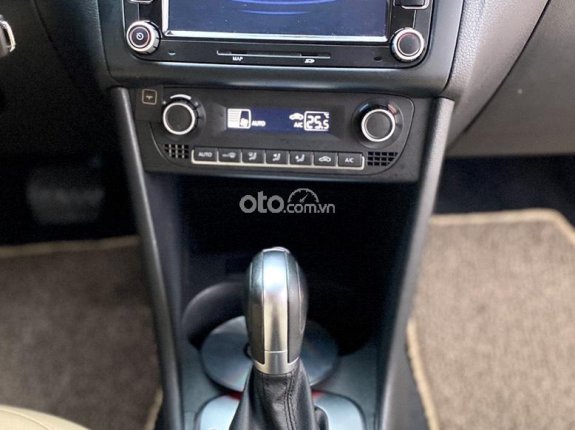 Volkswagen Polo 1.6 Hatchback 2018 - Đăng ký 2019, cá nhân 1 chủ từ mới