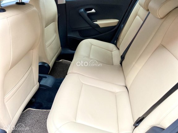 Volkswagen Polo 1.6 Hatchback 2018 - Đăng ký 2019, cá nhân 1 chủ từ mới