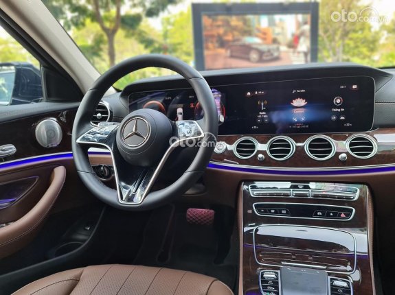 Mercedes-Benz E200 Exclusive V1 2023 - Odo 900 km, đen nội thất nâu, siêu lướt chính hãng