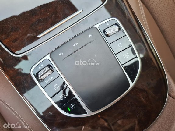 Mercedes-Benz E200 Exclusive V1 2023 - Odo 900 km, đen nội thất nâu, siêu lướt chính hãng