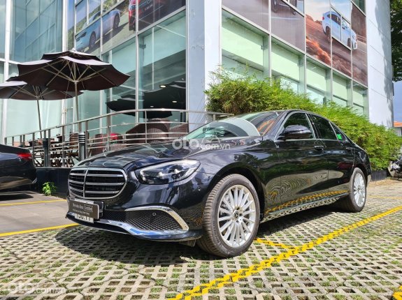 Mercedes-Benz E200 Exclusive V1 2023 - Odo 900 km, đen nội thất nâu, siêu lướt chính hãng