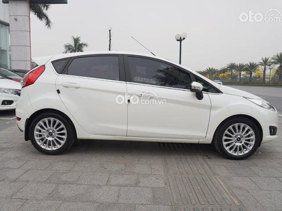 Ford Fiesta 2018 - Màu trắng, giá chỉ 389 triệu
