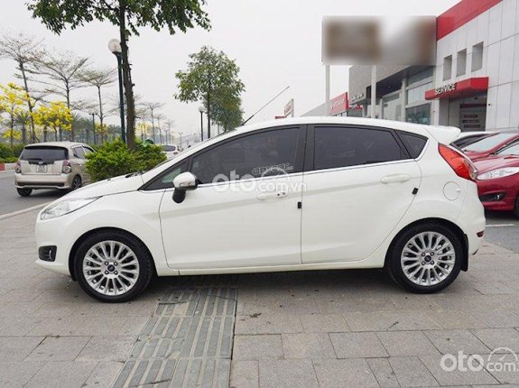 Ford Fiesta 2018 - Màu trắng, giá chỉ 389 triệu