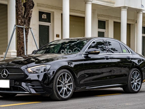 Mercedes-Benz E300 AMG 2021 - Cần bán xe màu đen