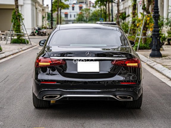Mercedes-Benz E300 AMG 2021 - Cần bán xe màu đen