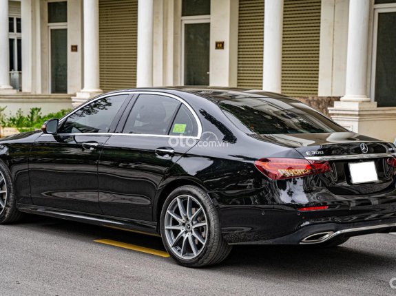 Mercedes-Benz E300 AMG 2021 - Cần bán xe màu đen