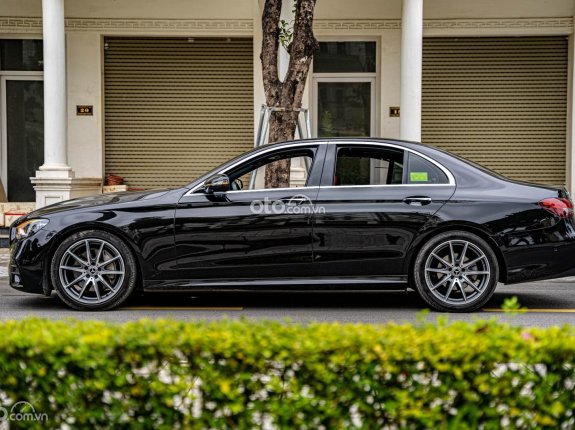 Mercedes-Benz E300 AMG 2021 - Cần bán xe màu đen