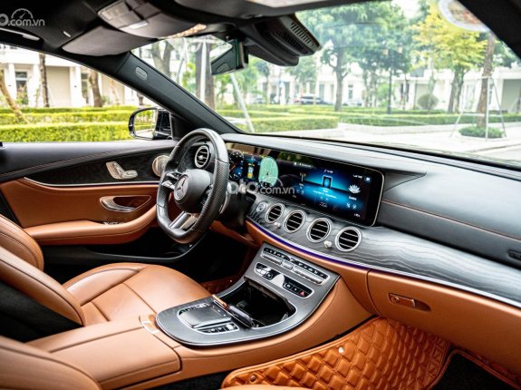 Mercedes-Benz E300 AMG 2021 - Cần bán xe màu đen
