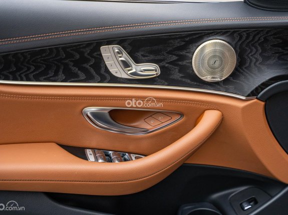 Mercedes-Benz E300 AMG 2021 - Cần bán xe màu đen