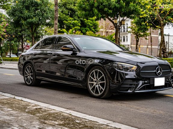 Mercedes-Benz E300 AMG 2021 - Cần bán xe màu đen