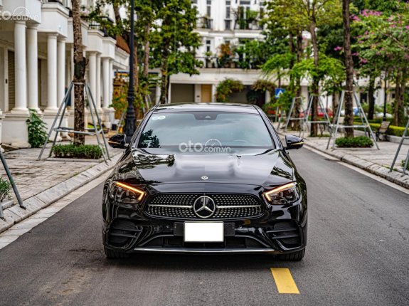 Mercedes-Benz E300 AMG 2021 - Cần bán xe màu đen