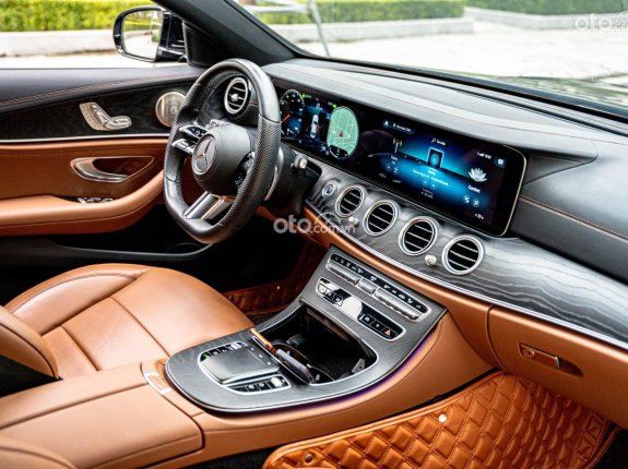 Mercedes-Benz E300 AMG 2021 - Cần bán xe màu đen