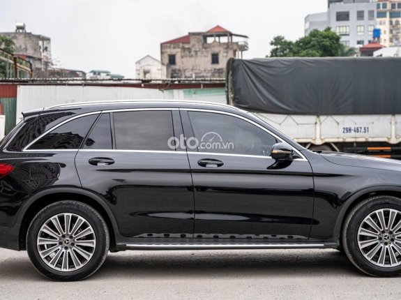 Mercedes-Benz GLC 250 4Matic 2018 - Xe màu đen