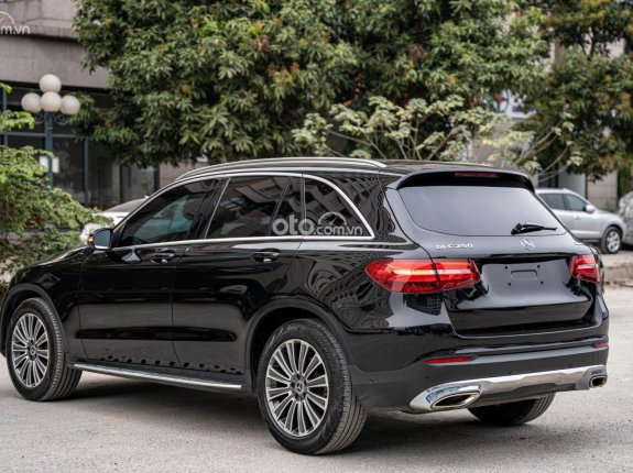 Mercedes-Benz GLC 250 4Matic 2018 - Xe màu đen