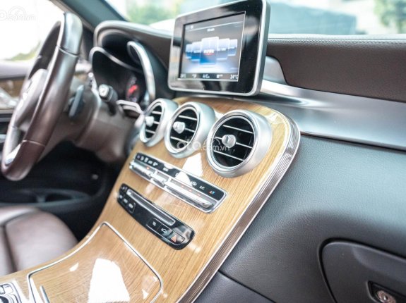Mercedes-Benz GLC 250 4Matic 2018 - Xe màu đen