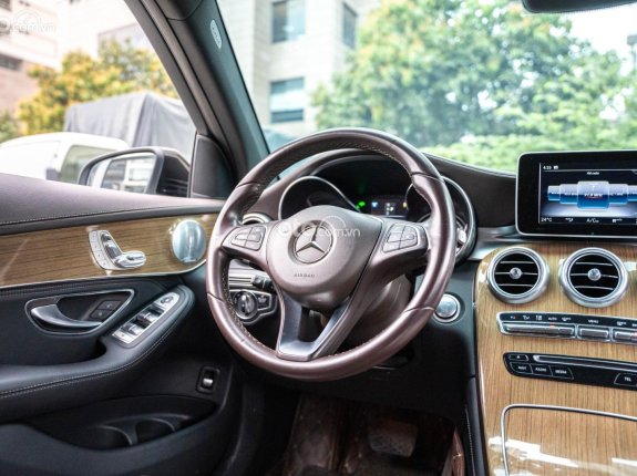 Mercedes-Benz GLC 250 4Matic 2018 - Xe màu đen