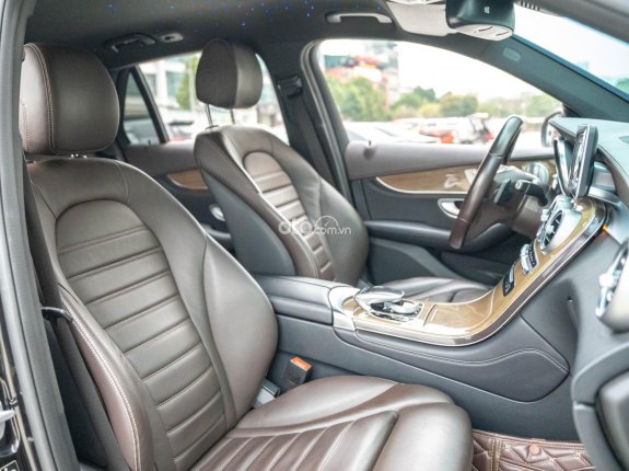 Mercedes-Benz GLC 250 4Matic 2018 - Xe màu đen