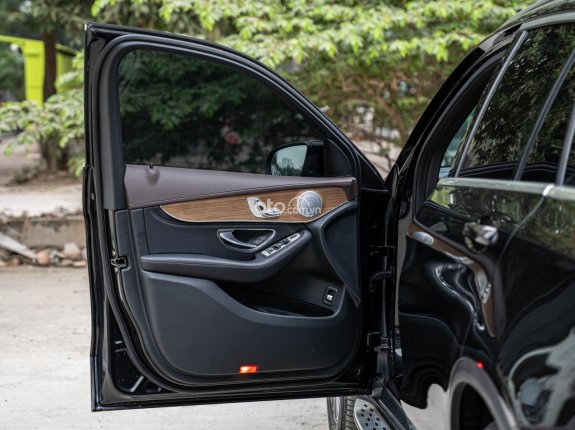 Mercedes-Benz GLC 250 4Matic 2018 - Xe màu đen