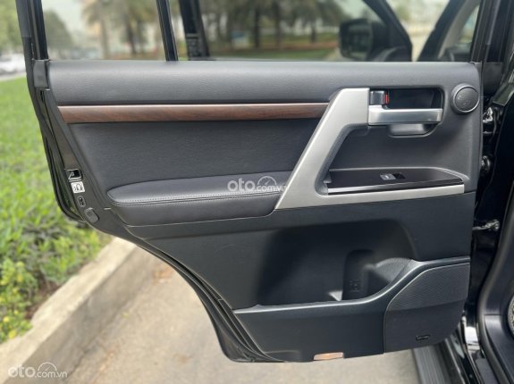 Toyota Land Cruiser 2019 - Bán xe màu đen
