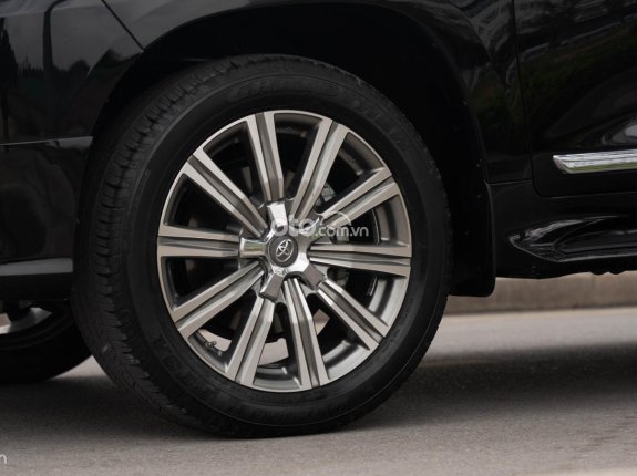 Toyota Land Cruiser VX 4.6 V8 2020 - Xe màu đen, xe nhập