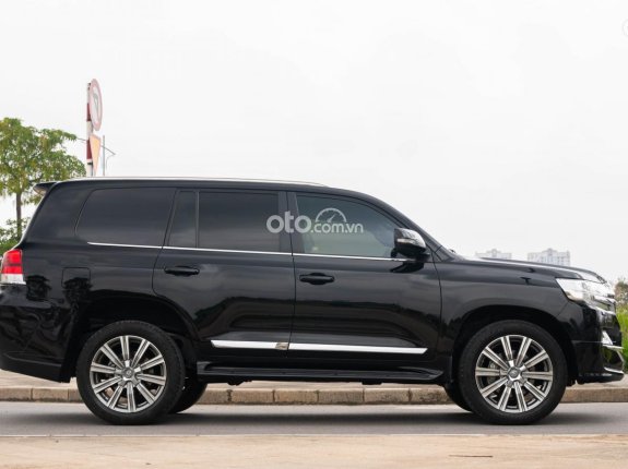 Toyota Land Cruiser VX 4.6 V8 2020 - Xe màu đen, xe nhập