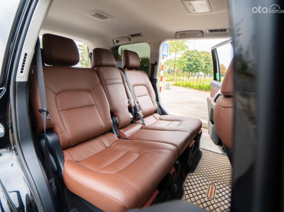 Toyota Land Cruiser VX 4.6 V8 2020 - Xe màu đen, xe nhập