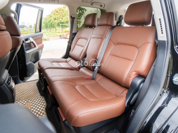 Toyota Land Cruiser VX 4.6 V8 2020 - Xe màu đen, xe nhập