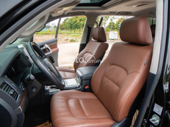 Toyota Land Cruiser VX 4.6 V8 2020 - Xe màu đen, xe nhập