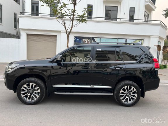 Toyota Land Cruiser Prado VX 2022 - Xe màu đen, nhập khẩu