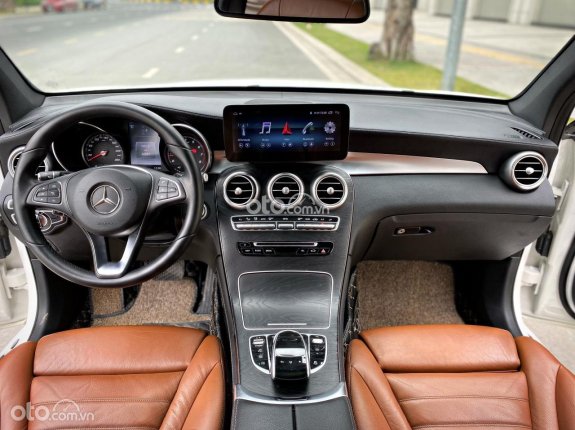 Mercedes-Benz GLC 300 4Matic 2016 - Xe màu trắng