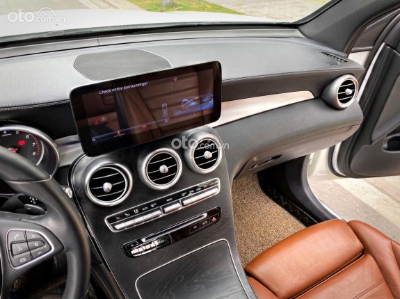 Mercedes-Benz GLC 300 4Matic 2016 - Xe màu trắng