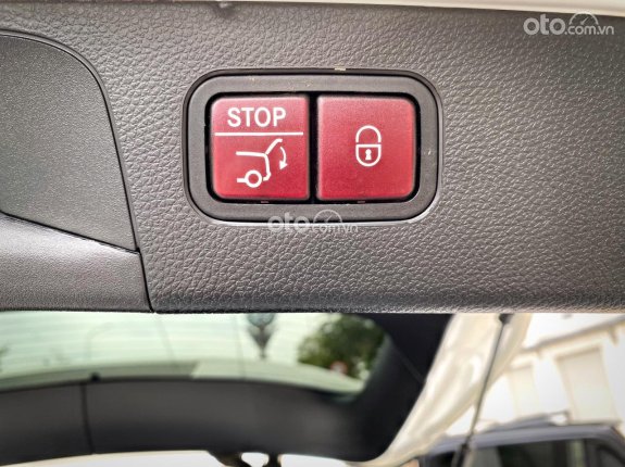 Mercedes-Benz GLC 300 4Matic 2016 - Xe màu trắng