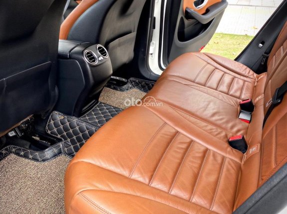 Mercedes-Benz GLC 300 4Matic 2016 - Xe màu trắng