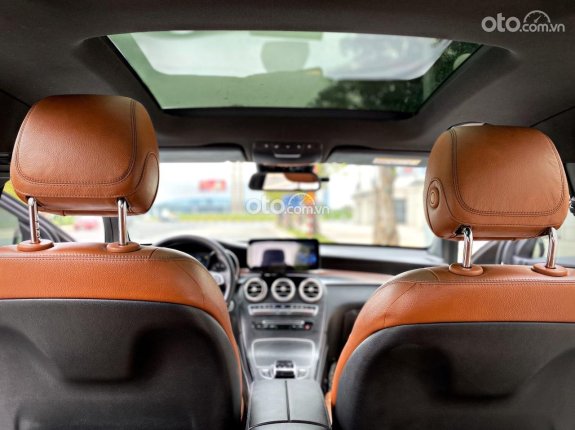 Mercedes-Benz GLC 300 4Matic 2016 - Xe màu trắng