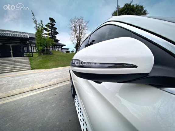 Mercedes-Benz GLC 300 4Matic 2016 - Xe màu trắng