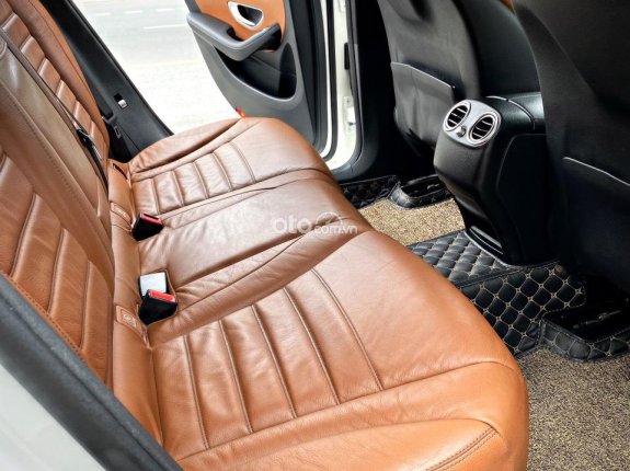 Mercedes-Benz GLC 300 4Matic 2016 - Xe màu trắng