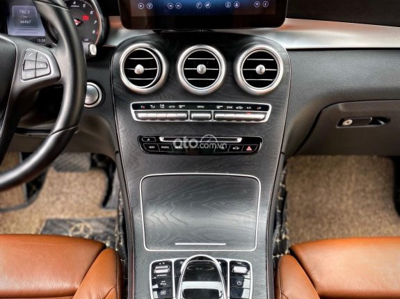 Mercedes-Benz GLC 300 4Matic 2016 - Xe màu trắng