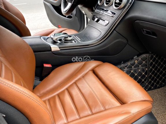Mercedes-Benz GLC 300 4Matic 2016 - Xe màu trắng